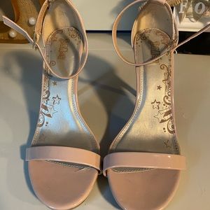 Nude patent leather strappy Heel
